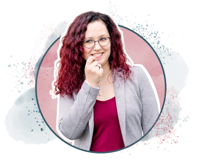 Jana Weiß von jana weisz design schaut skeptisch und hinterfragend